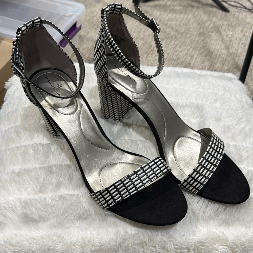 BWOT Bandolino Sandals | Size 10 | Black & White Woven upper | Block Heel